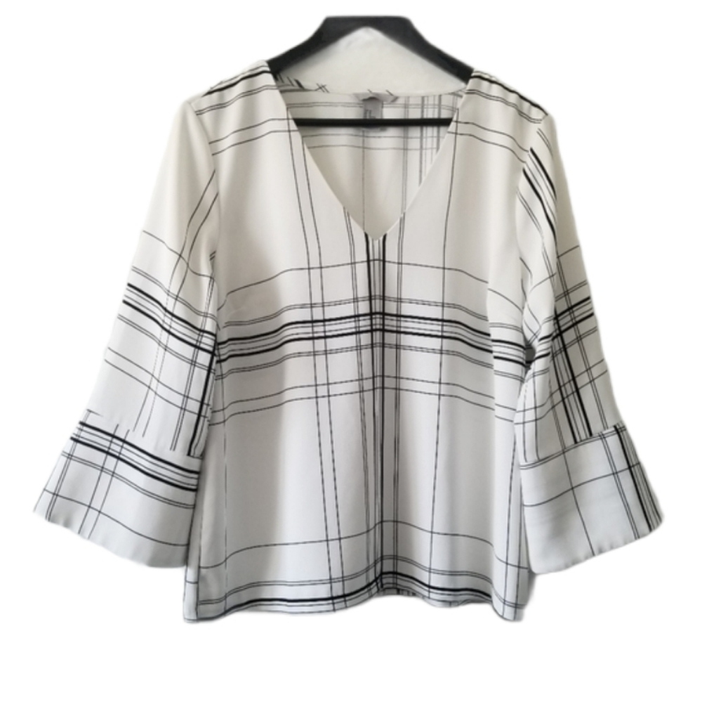 H&M black & white v-neck split sleeve blouse